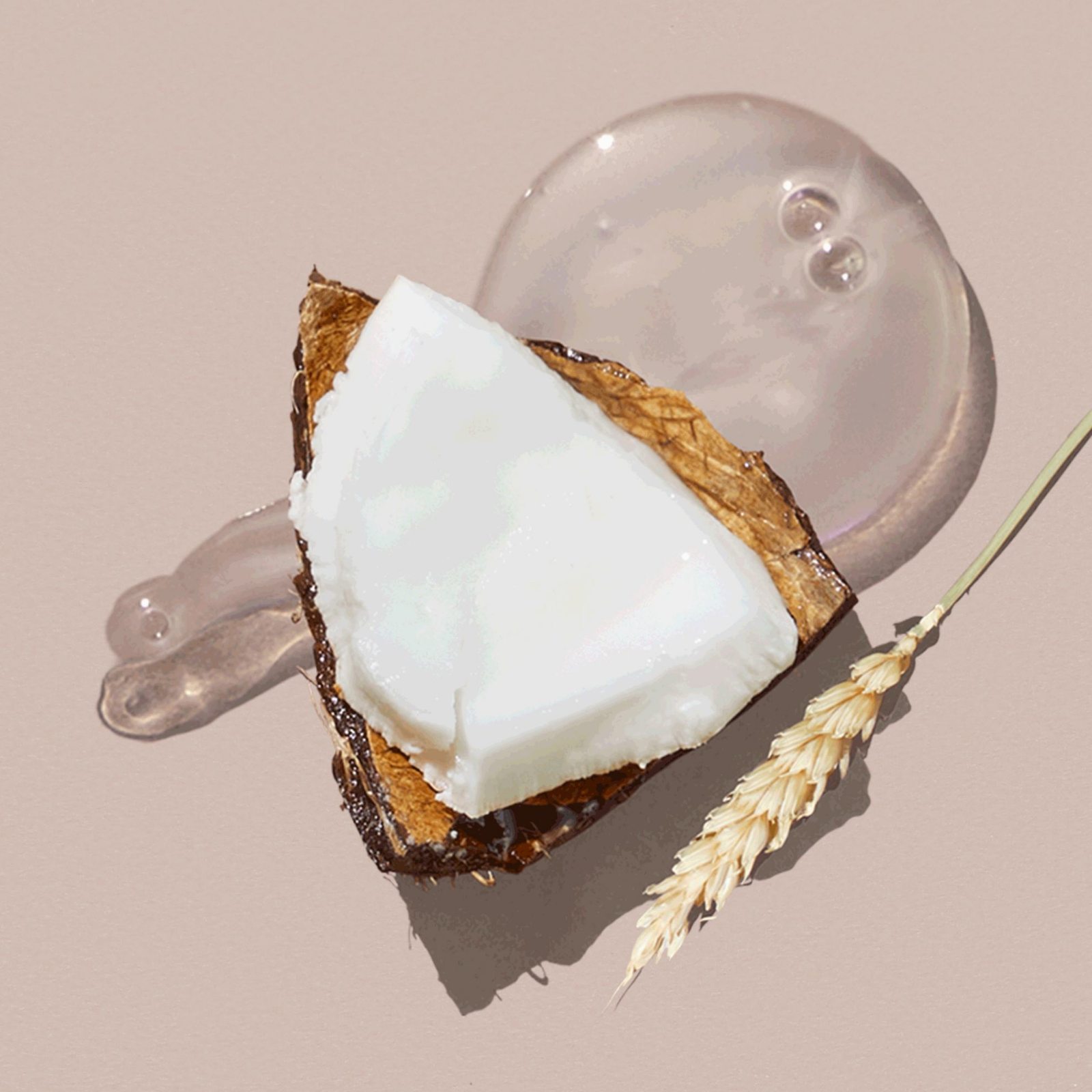 41298 Питательный шампунь для сухих волос с органической пшеницей и кокосом Love Nature. Большой объём