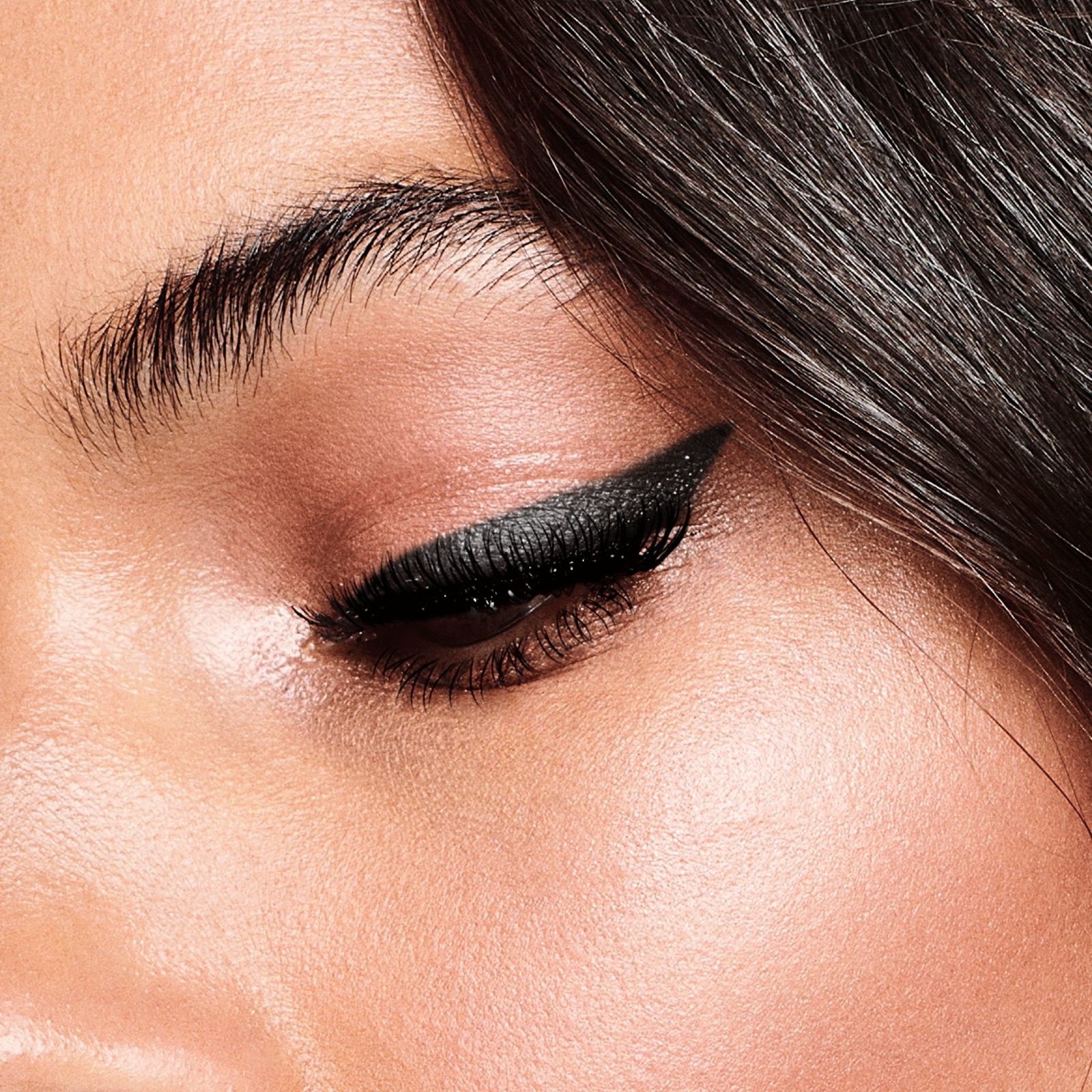 42779 Стойкий маркер-подводка для глаз в большом объёме THE ONE