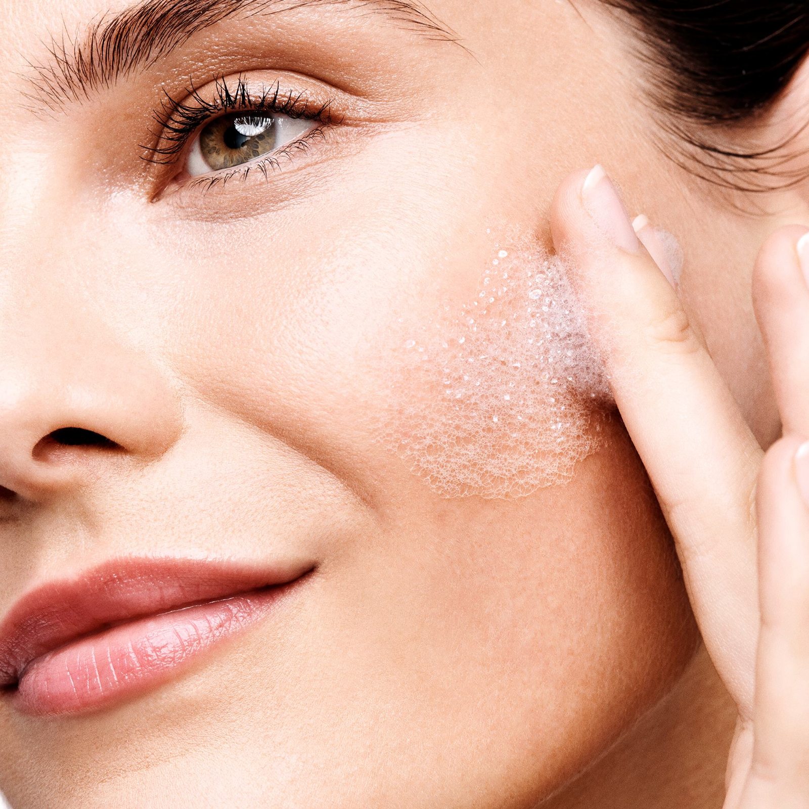 44253 Мультифункциональное очищающее средство Optimals Urban Guard 3D