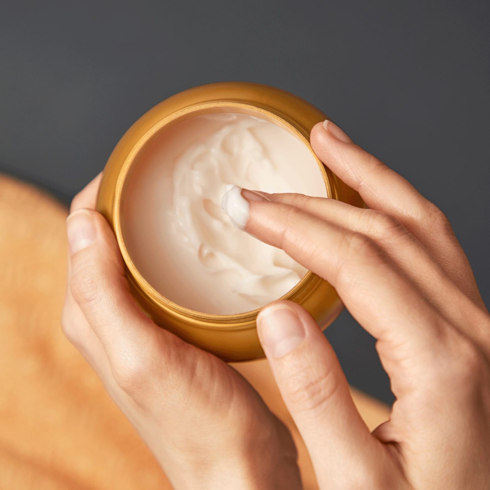 45819 Питательный крем для рук и тела Milk & Honey Gold. Золотая классика